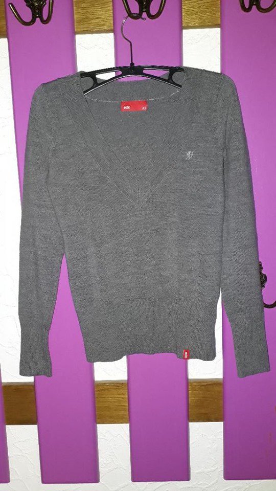 Grauer Pullover mit V-Ausschnitt von Esprit