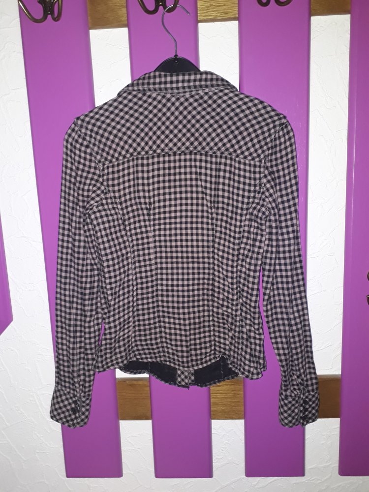 Figurbetonte karierte Bluse // Karobluse