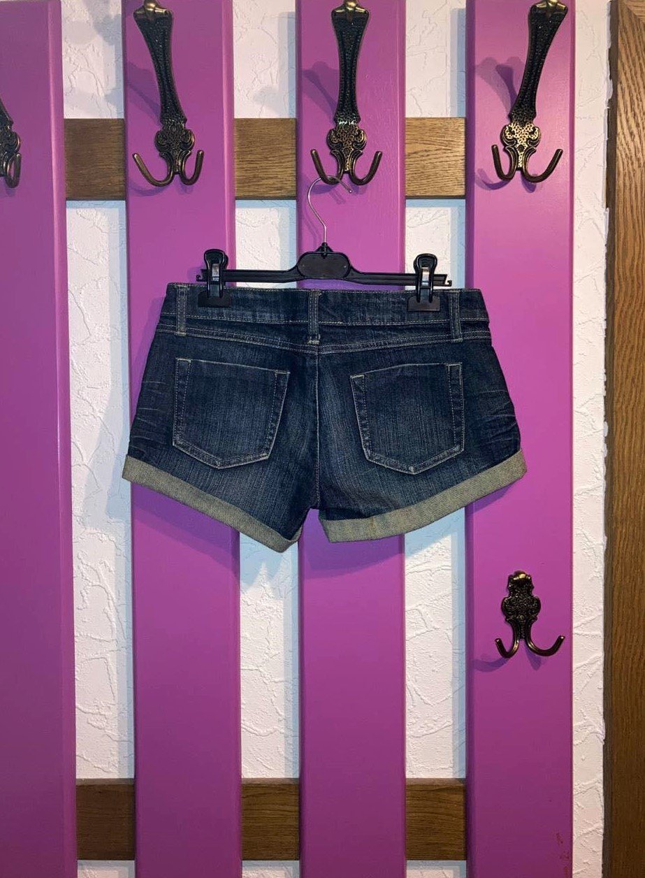 Jeans-Hotpants mit Nietendetails