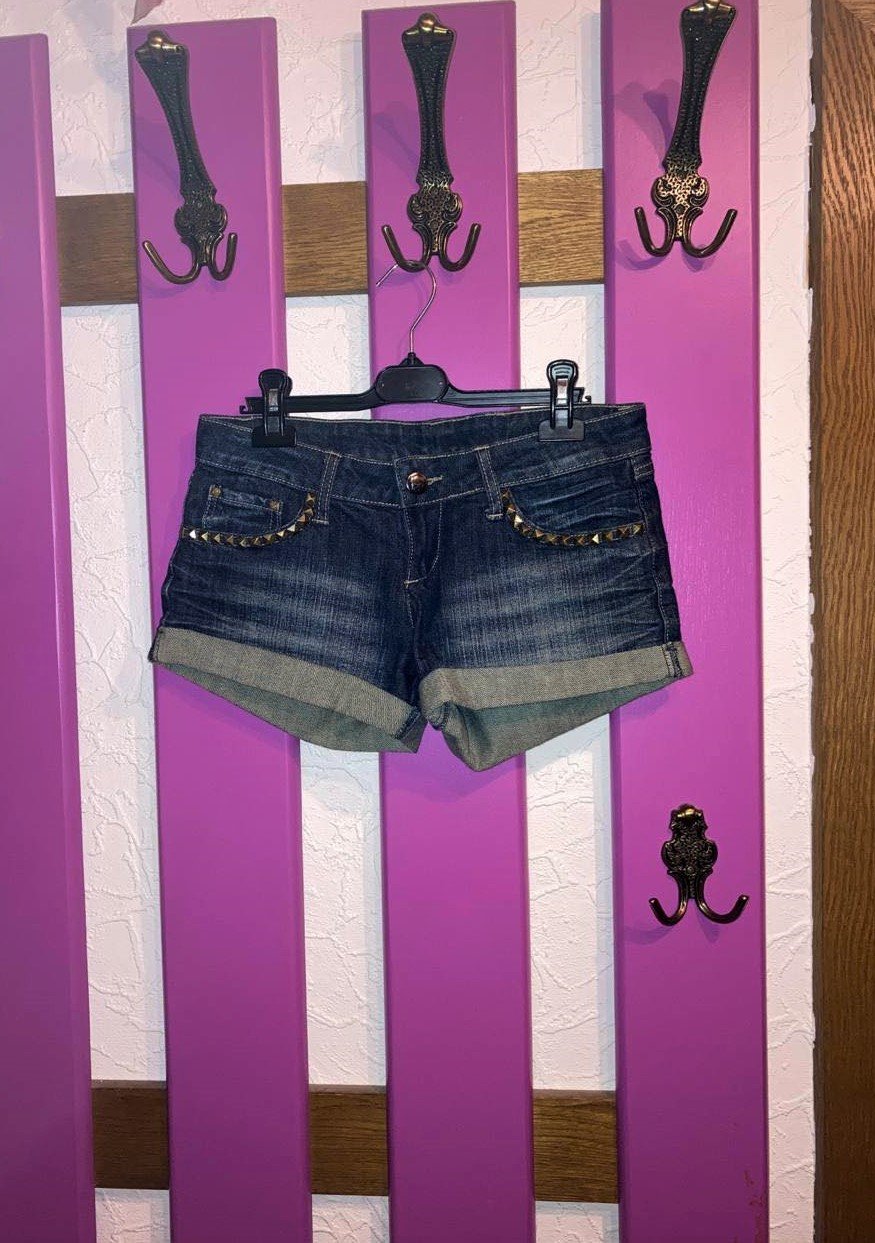 Jeans-Hotpants mit Nietendetails