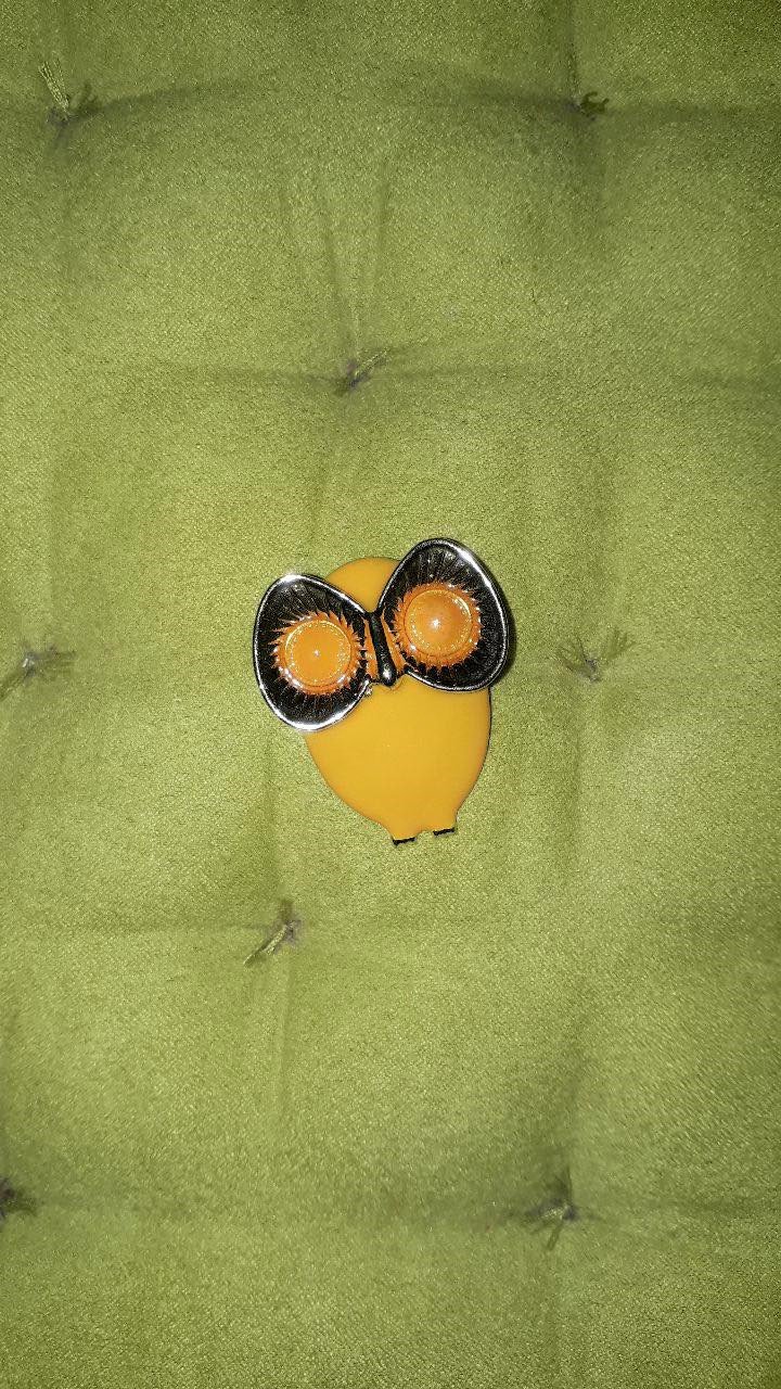 Brosche im abstrakten Eulendesign