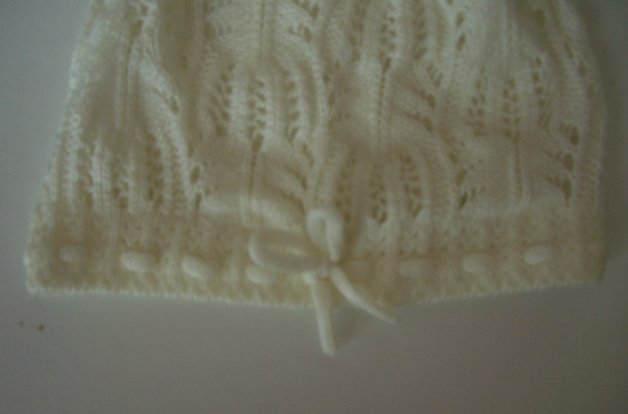 NEU STRICKMÜTZE SCHLEIFCHEN WEIß CREME HÄKEL UNGETRAGEN