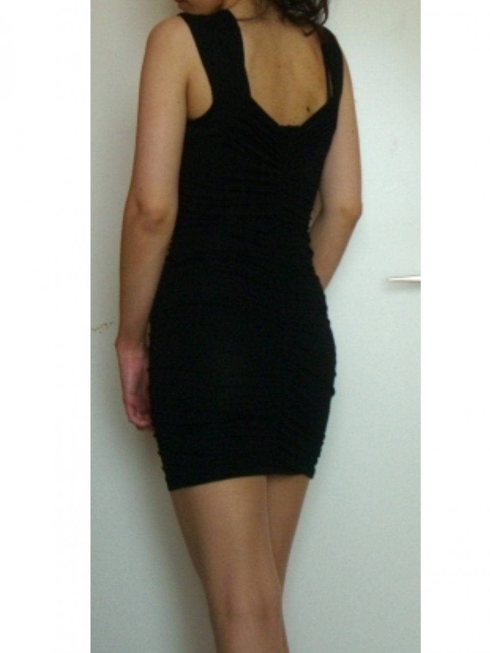 NEU MINIKLEID BODYCON KURZ RÜCKENAUSSCHNITT FIGURBETONT GR. 34/XS 