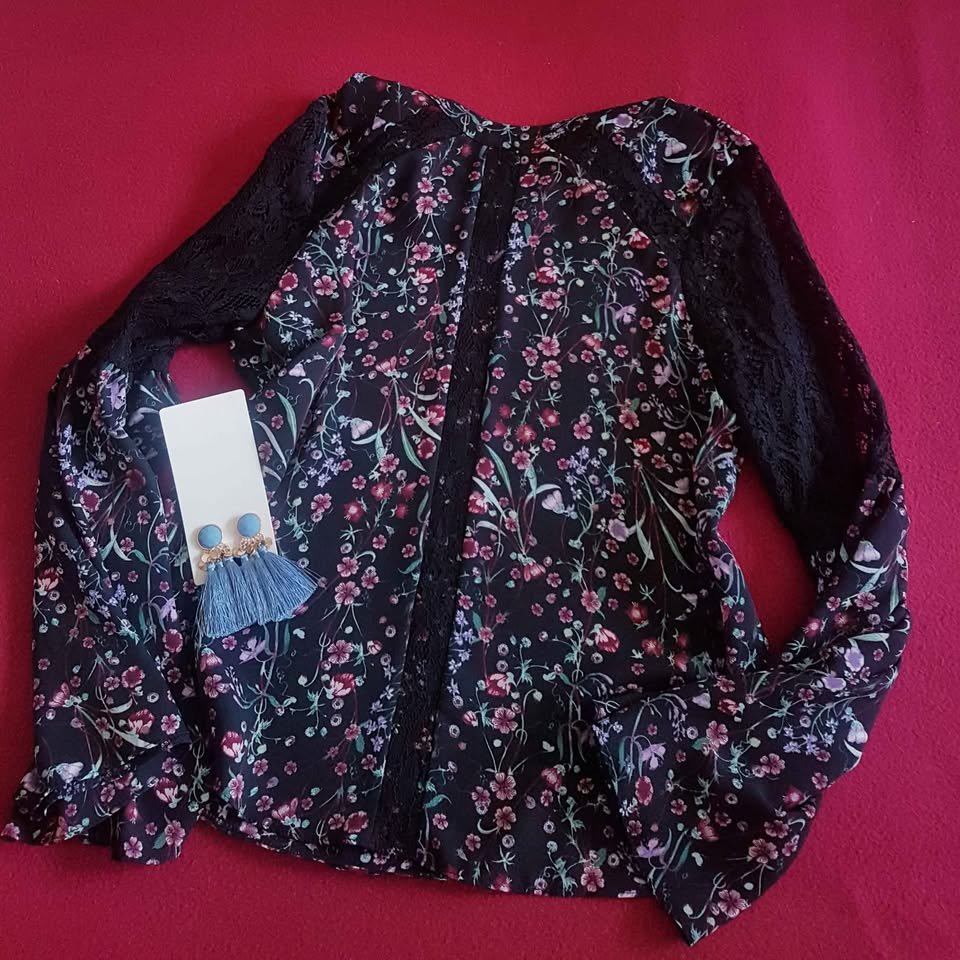 Super schöne Bluse gr 36/s & Ohrringe