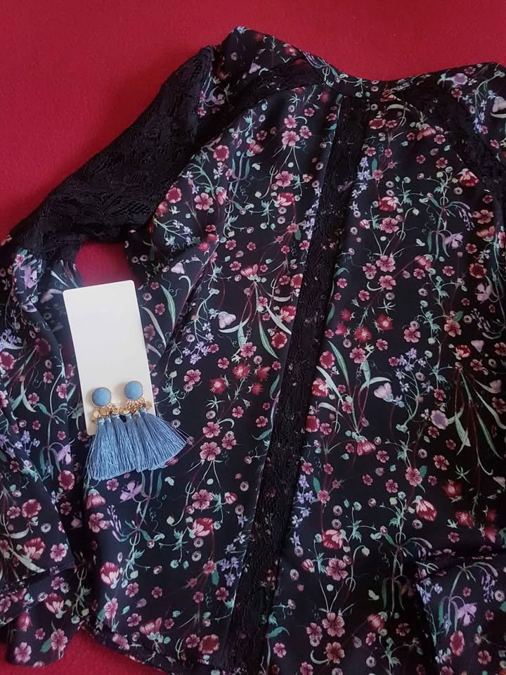 Super schöne Bluse gr 36/s & Ohrringe