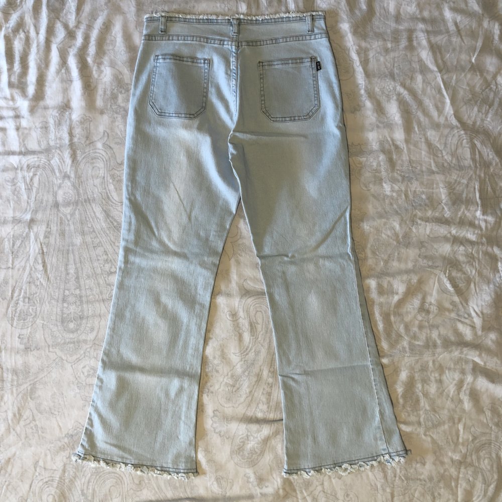 Early 2000s y2k rockabilly Schlagjeans mit Nieten, Sternen & ausgefranstem Saum