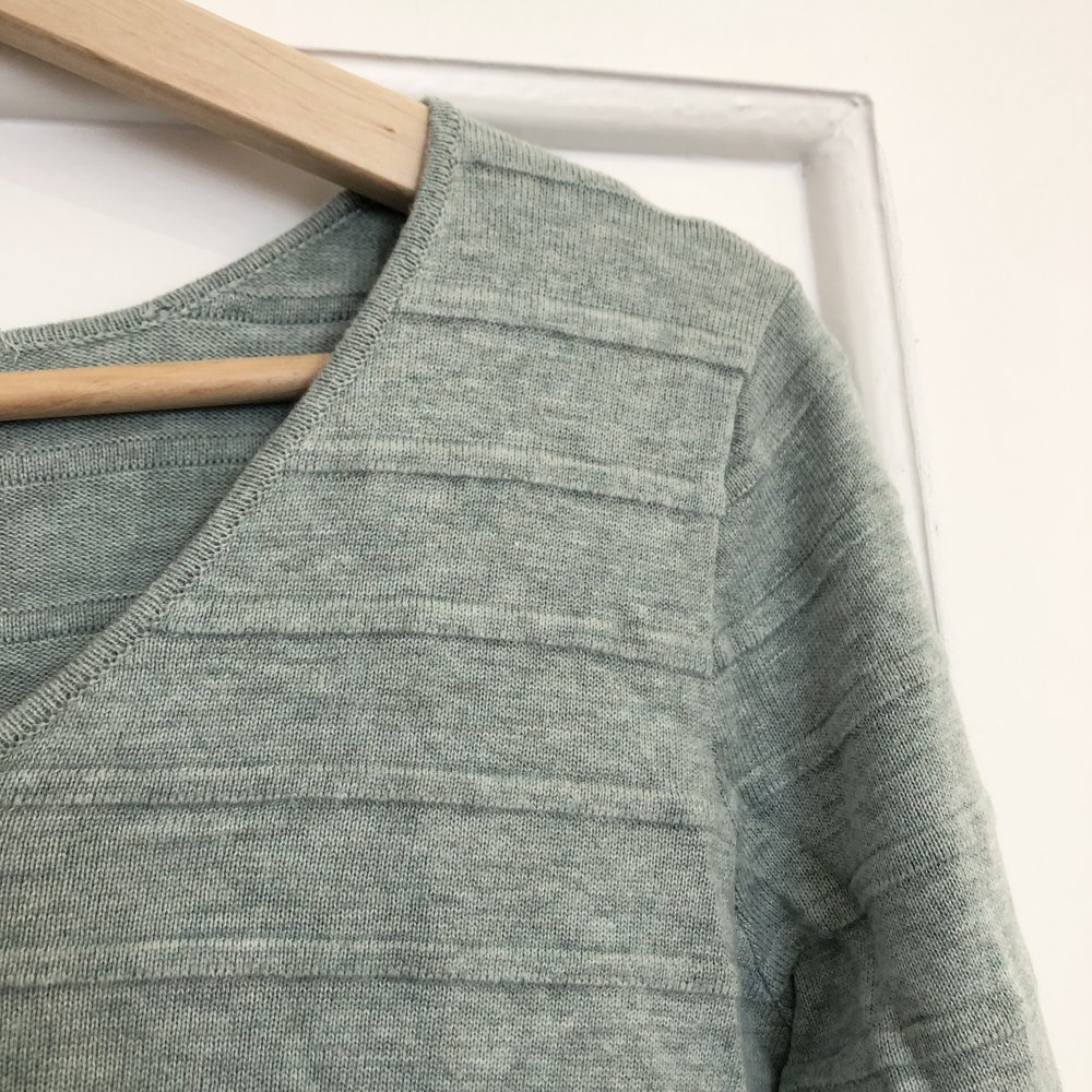 Dicker mintgrüner Pulli mit Streifen
