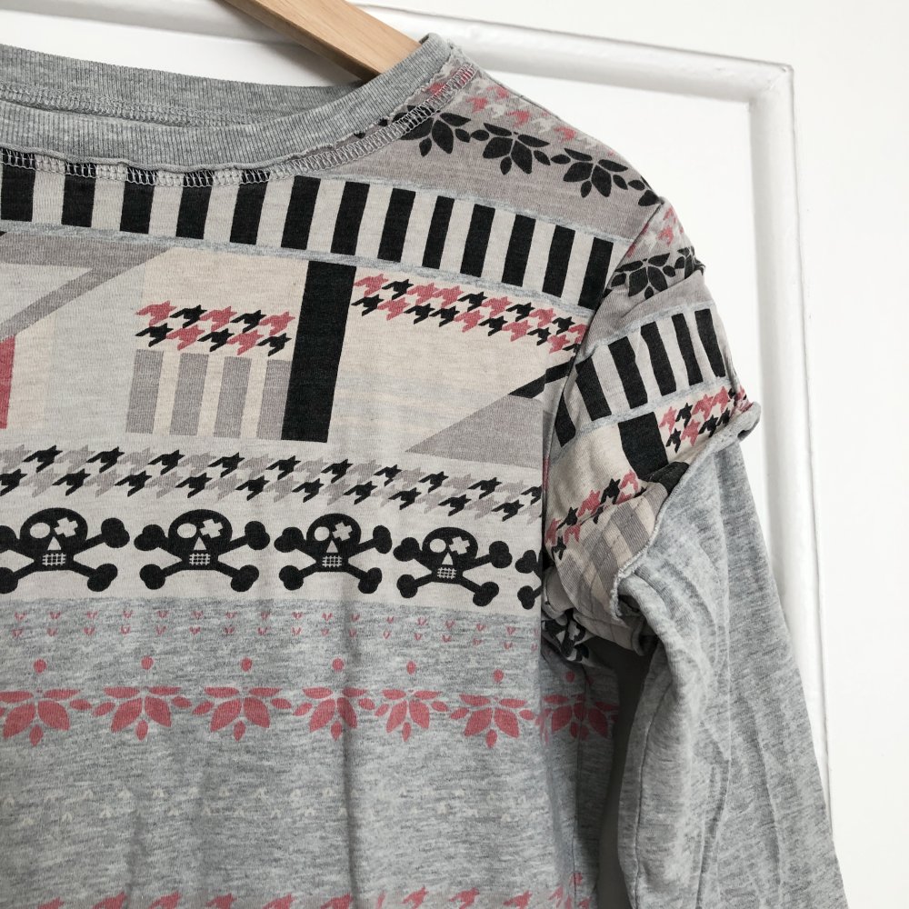 Early 2000s y2k Billabong Langarmshirt mit Totenköpfen