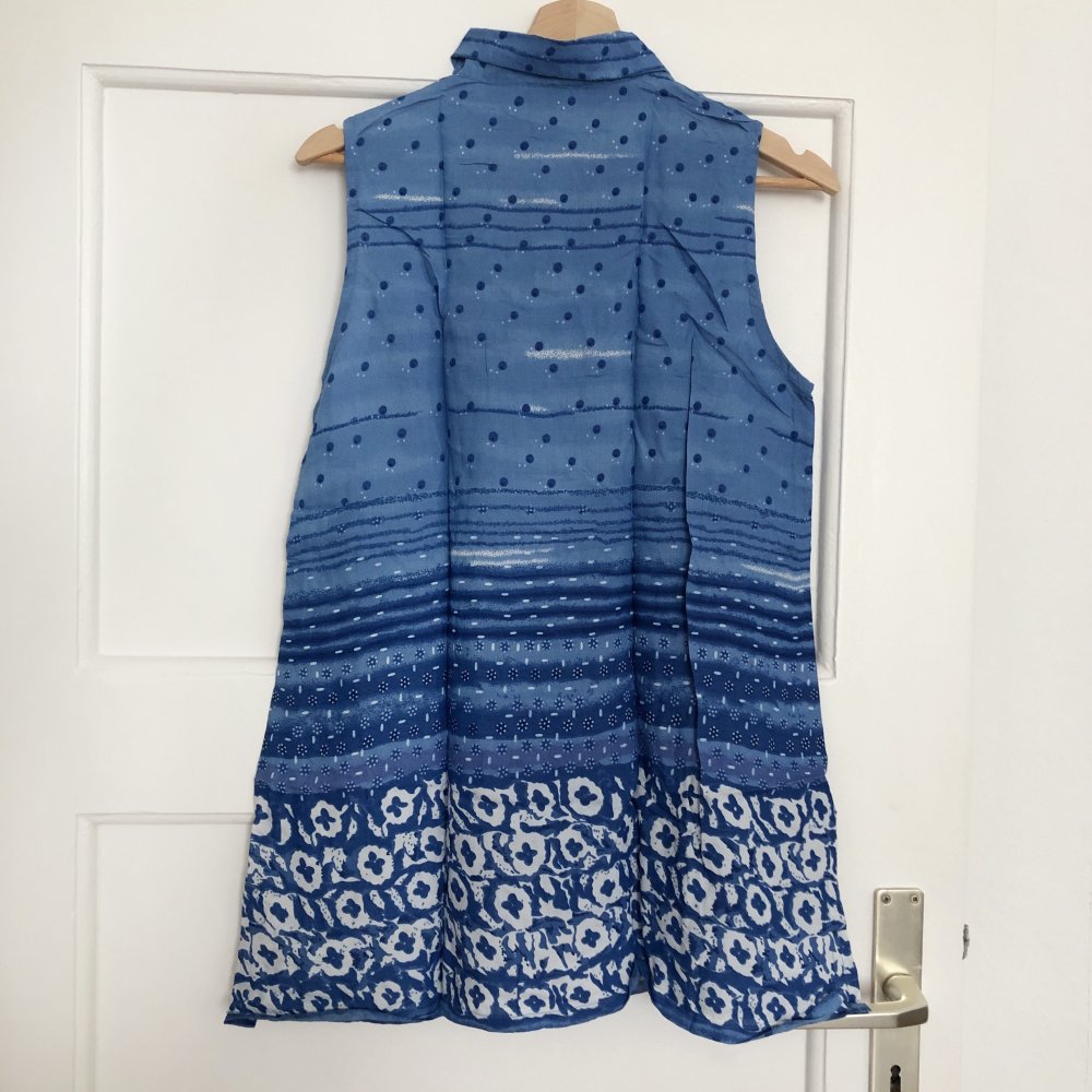 Ärmellose Bluse mit Muster