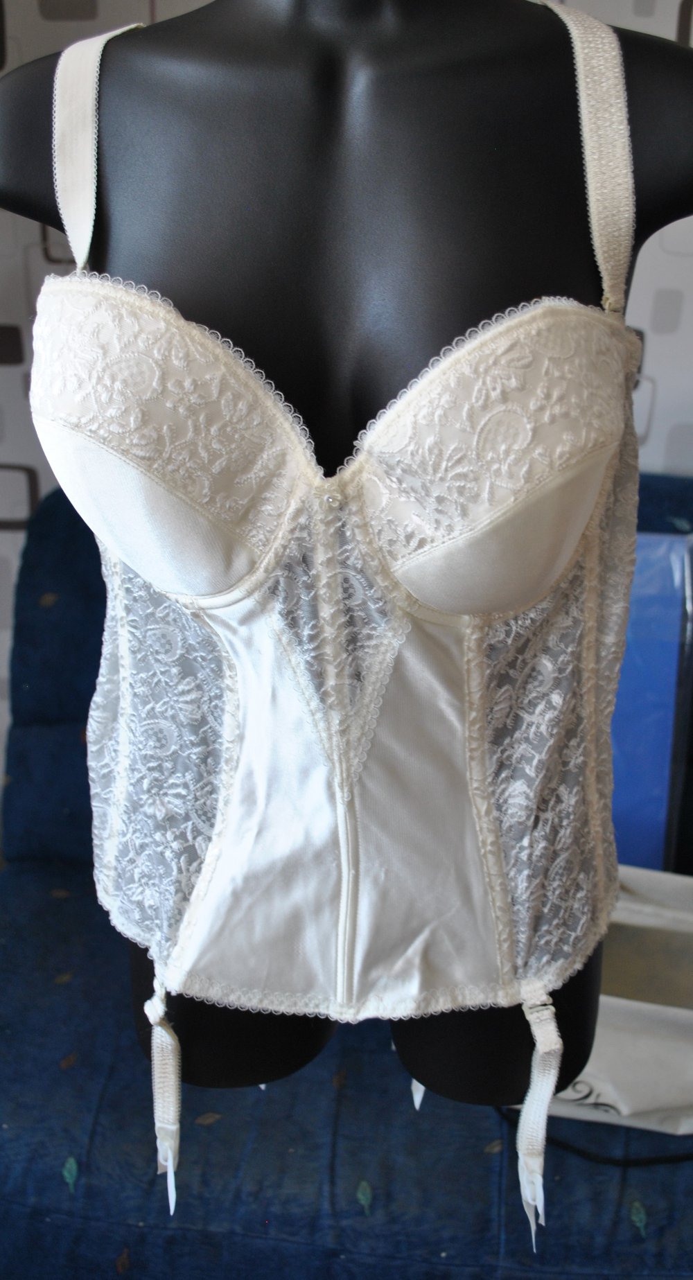 Brautkleid mit viel Zubehör