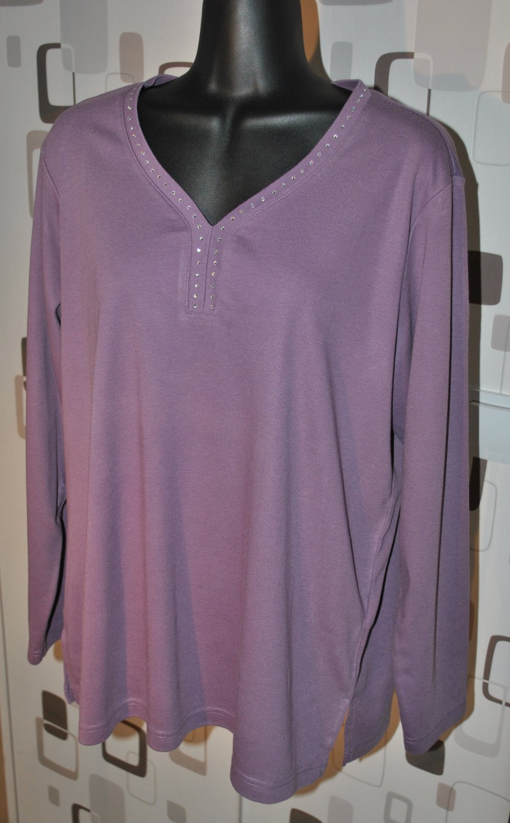 Lila Shirt mit Strass