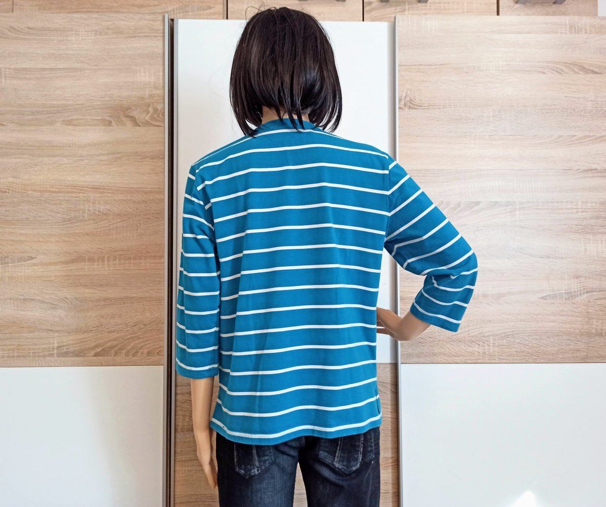 Schöner gestreifter Langarm-Shirt mit Straps Steinen