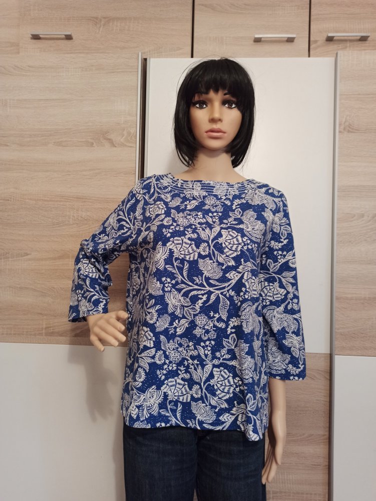 Schönes Langarm-Shirt in blau mit weiße Blätter Muster von Green Cotton