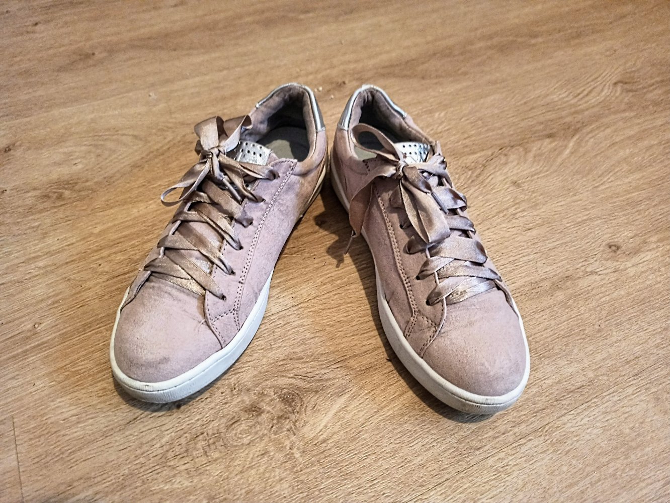 Schöne Sneakers in Rose mit Strasssteinen von Marco Tozzi