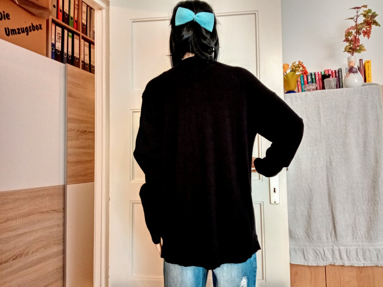 Schöner Pullover mit Straps-Steinen von Canda 