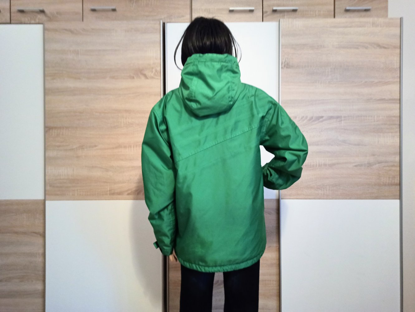 Schöne Jacke mit Kapuze in grün von FSBN