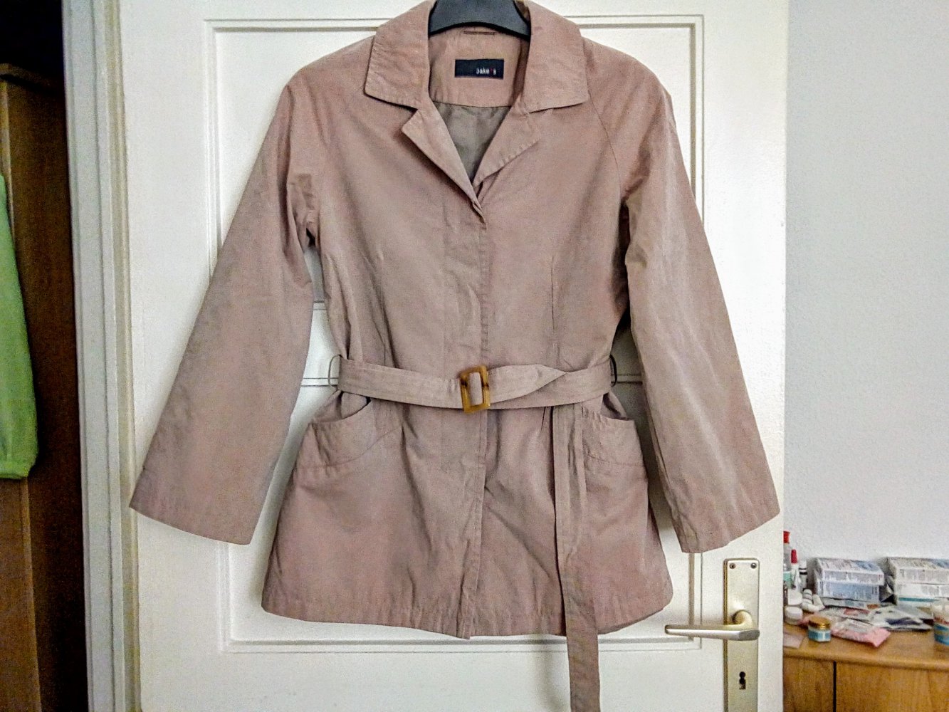 Schöne leichte Jacke in Farbe Beige von  JAKE'S 