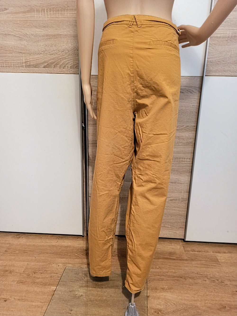 Schöne Hose in Farbe Senf von Yessica