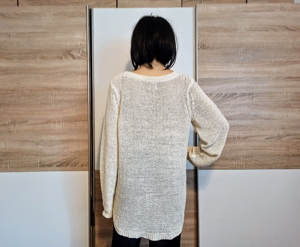 Schöner Pullover in grau mit Schall