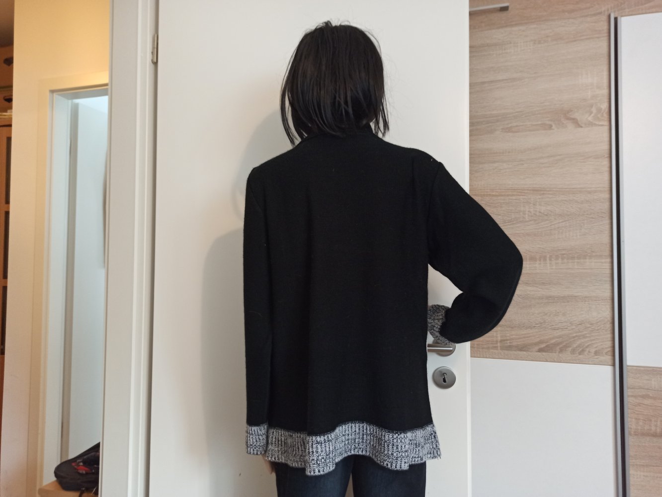 Schöner Pullover schwarz/weiße Quadraten