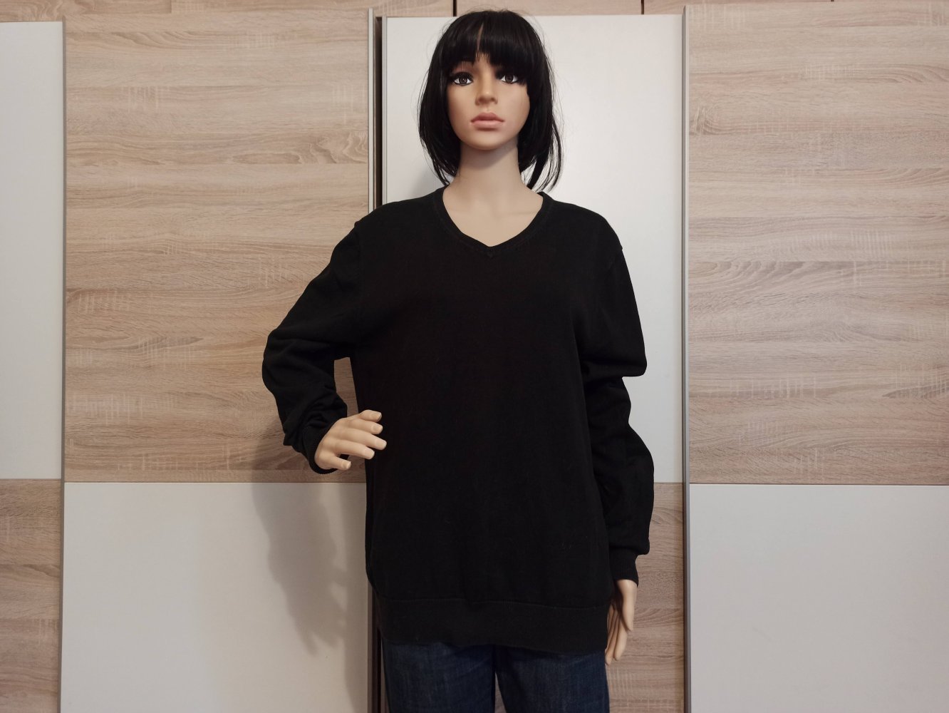 Schöner Pullover in schwarz von The Basics