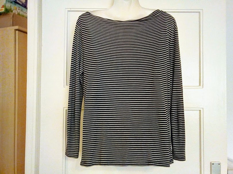 Sehr schöner Langarmshirt mit weise Nadelstreifen