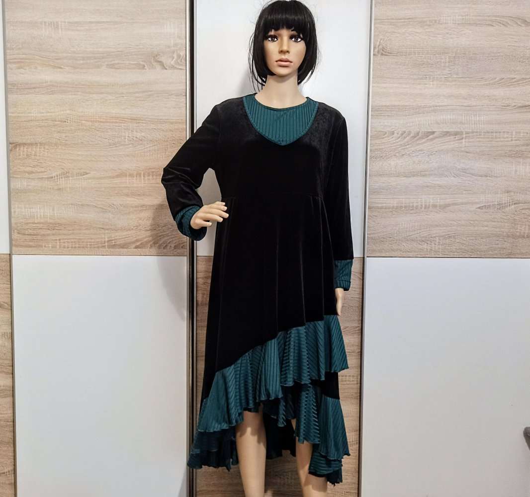 Schönes Kleid in Schwarz/grün