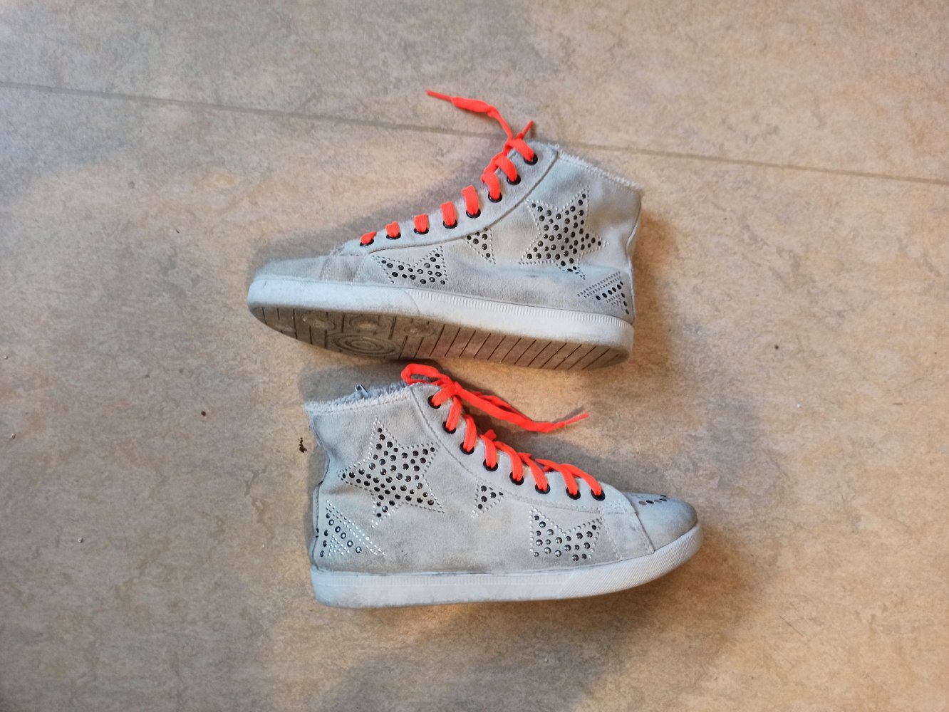 Tolle Wildleder Schuhe von Mode in Italy mit Straps steinen 