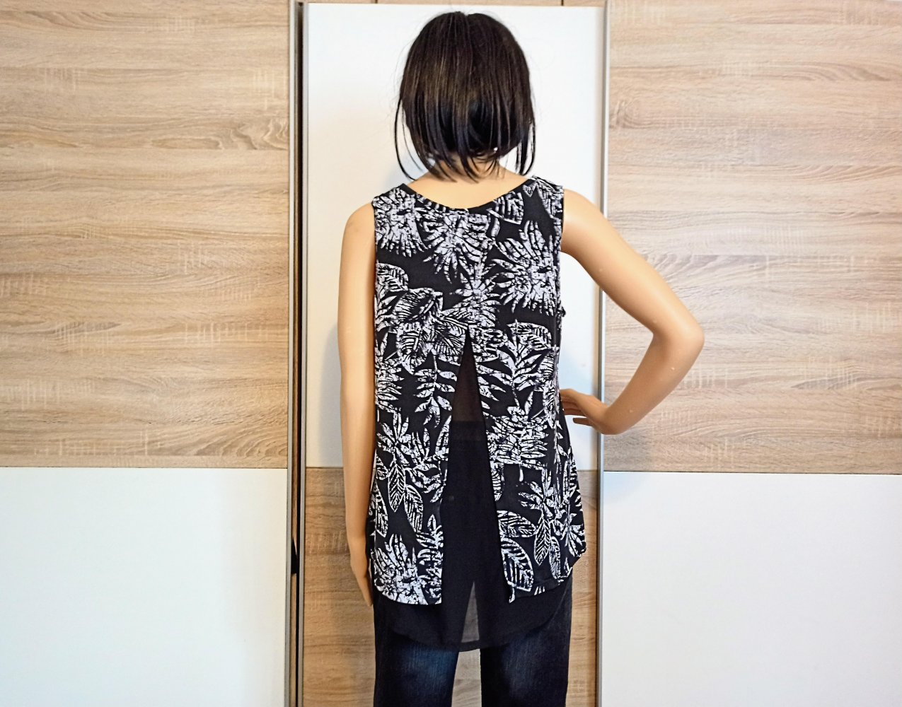 Sehr schöner Top in schwarz/Weiß von Qed London 