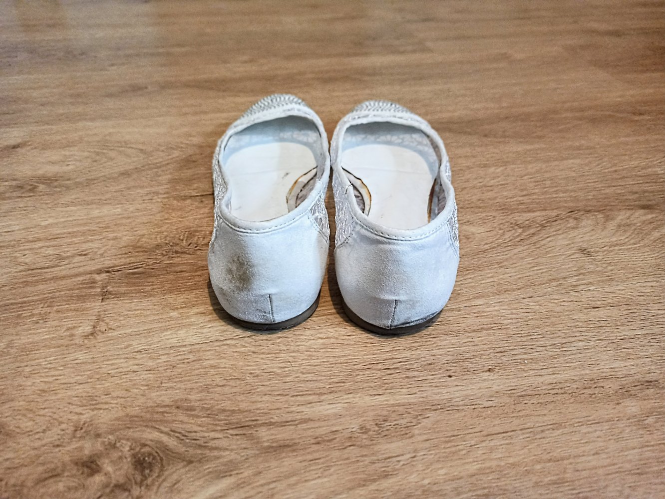 Tolle Ballerina in weiß mit Straps-steinen von Graceland