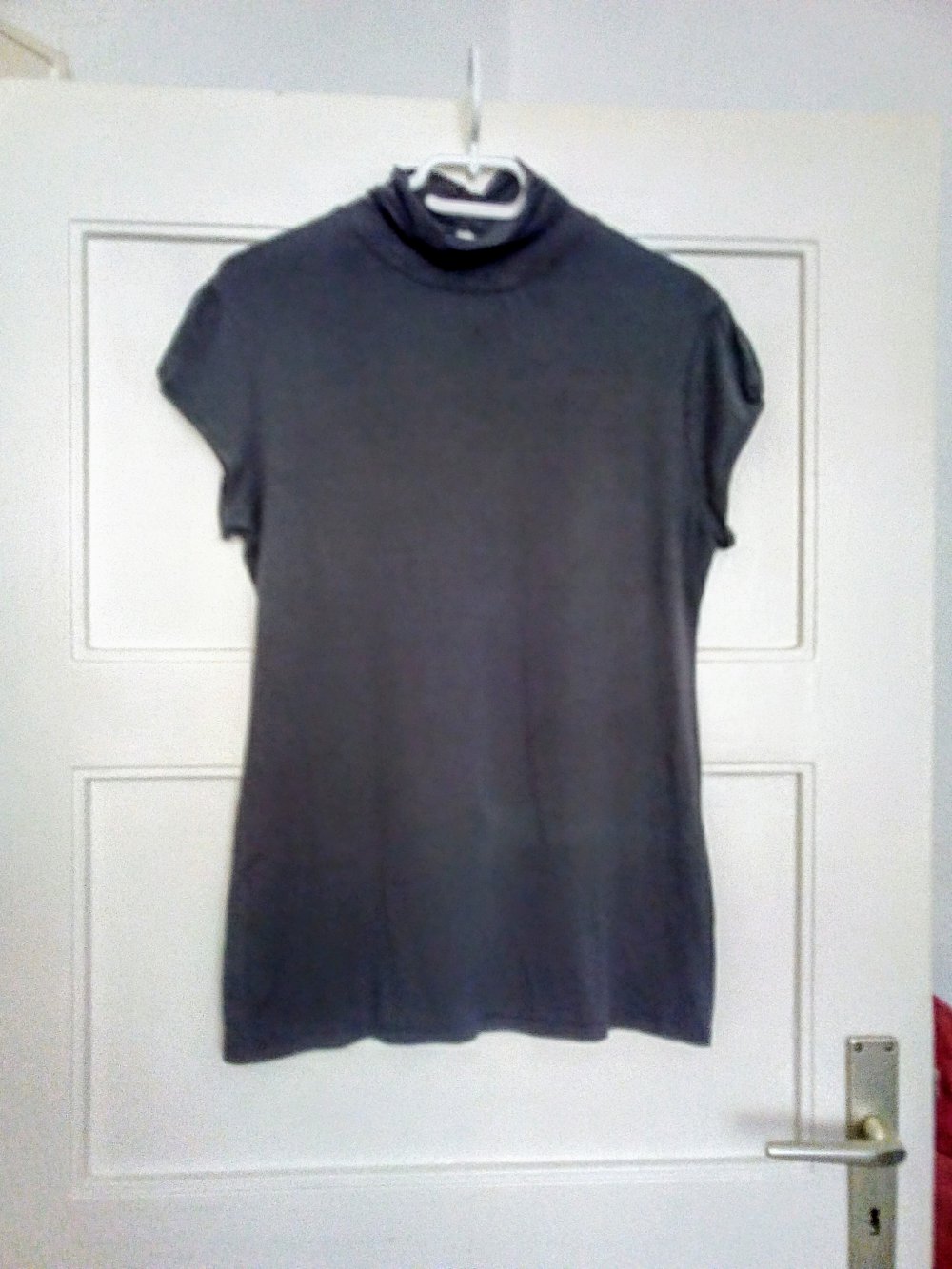 Sehr schönes T-Shirt in Farbe Grau