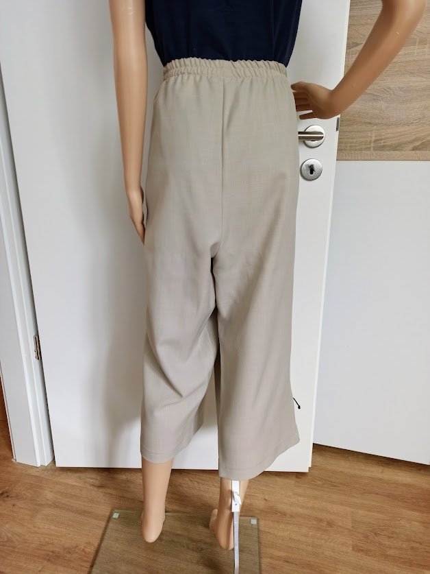 Schöne leichte Hose in Farbe Creme