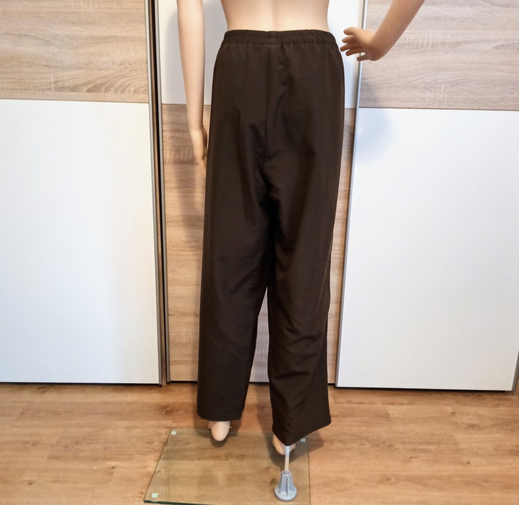 Schöne leichte Hose in braun