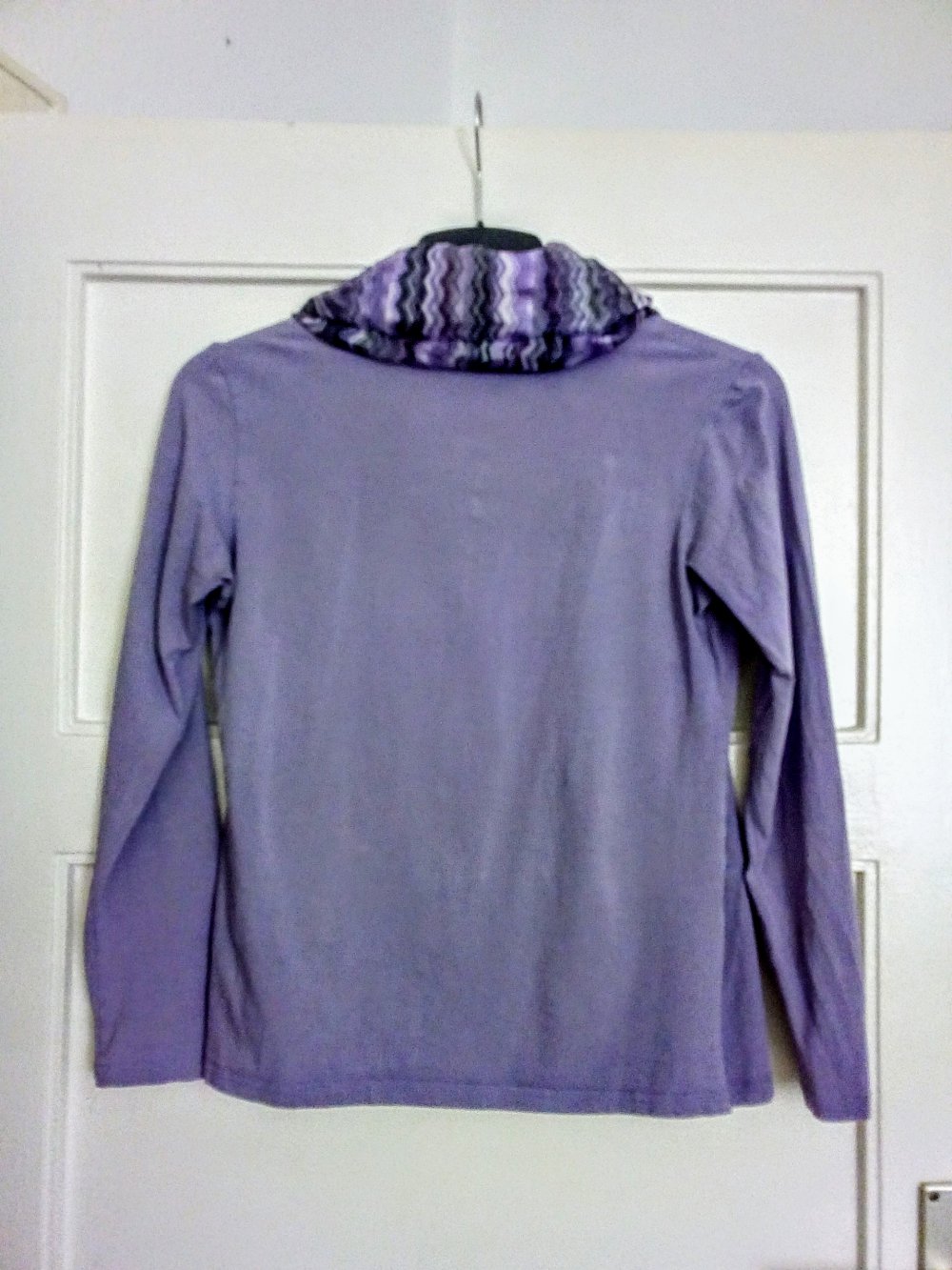 Sehr schönes Langarm-Shirt in in zartes Lila 