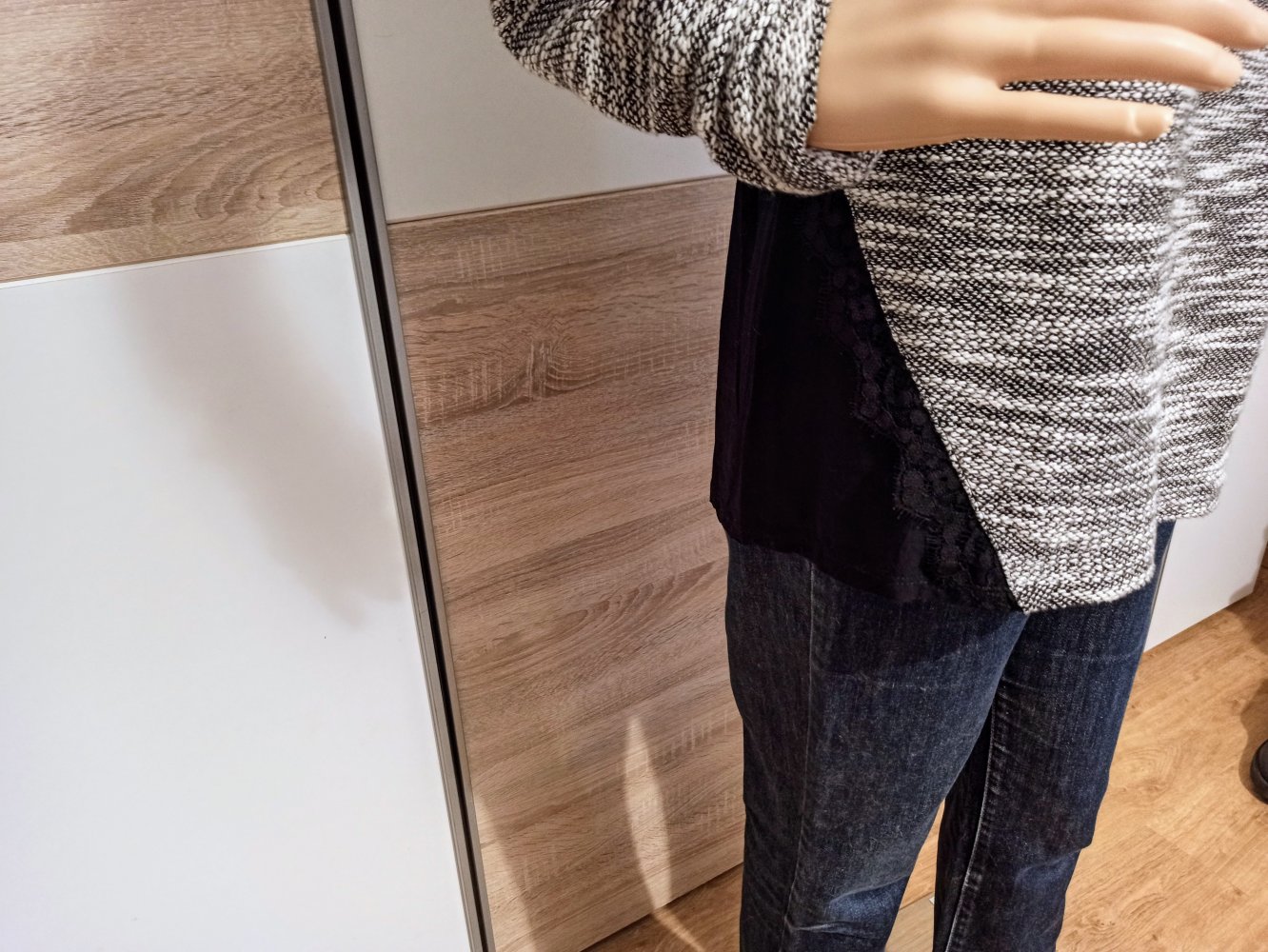 Schönes Langarm-Shirt grau/schwarz von Yessica