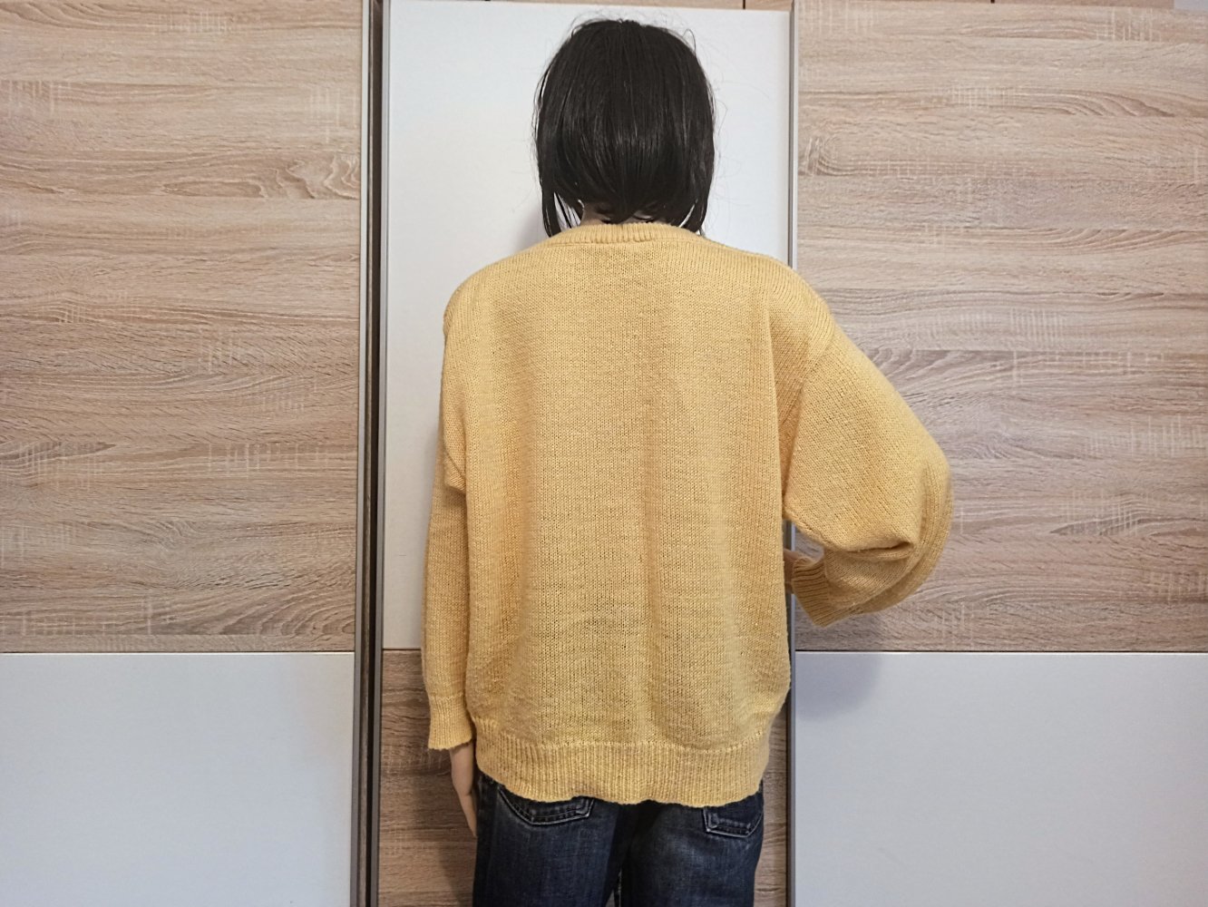 Schöner Pullover in gelb mit Starasssteinen von Nuova Moda