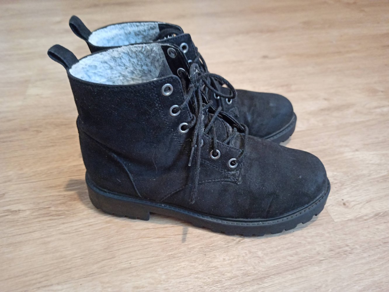 Tolle Boots in schwarz von Divided