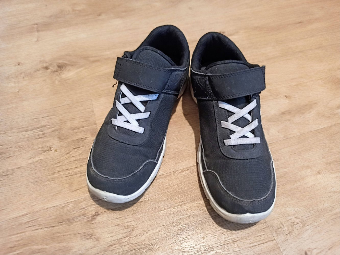 Sehr schöne Sneakers in schwarz von Decatlon