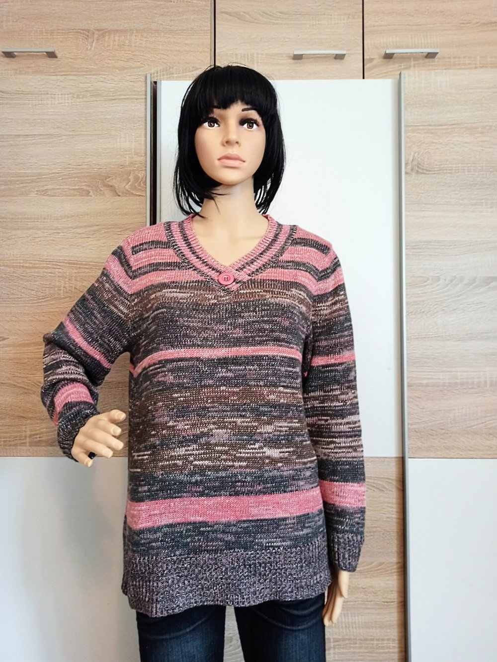 Schöner Pullover in grau mit rosa Streifen von Collection L.