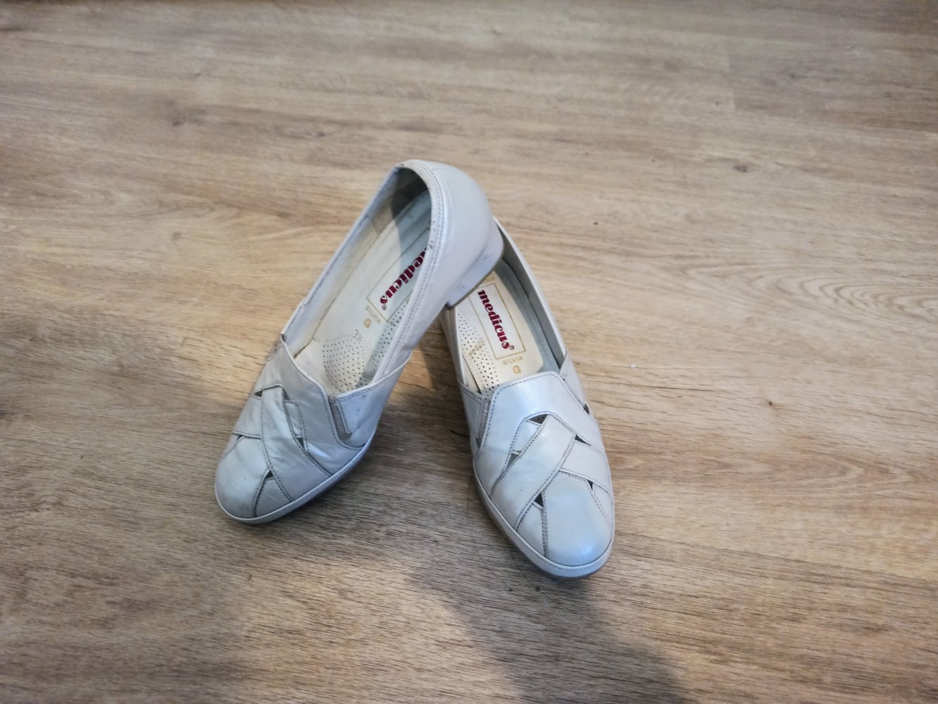 Tolle Leder-Schuhe von medicus in Cremefarbe