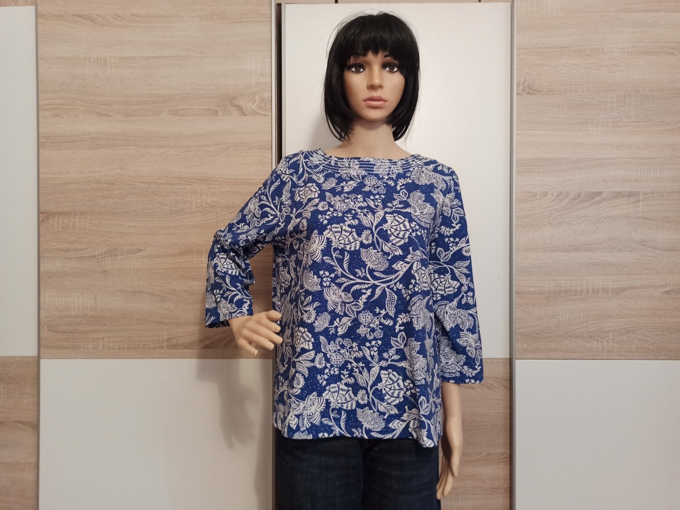 Schönes Langarm-Shirt in blau mit weiße Blätter Muster von Green Cotton