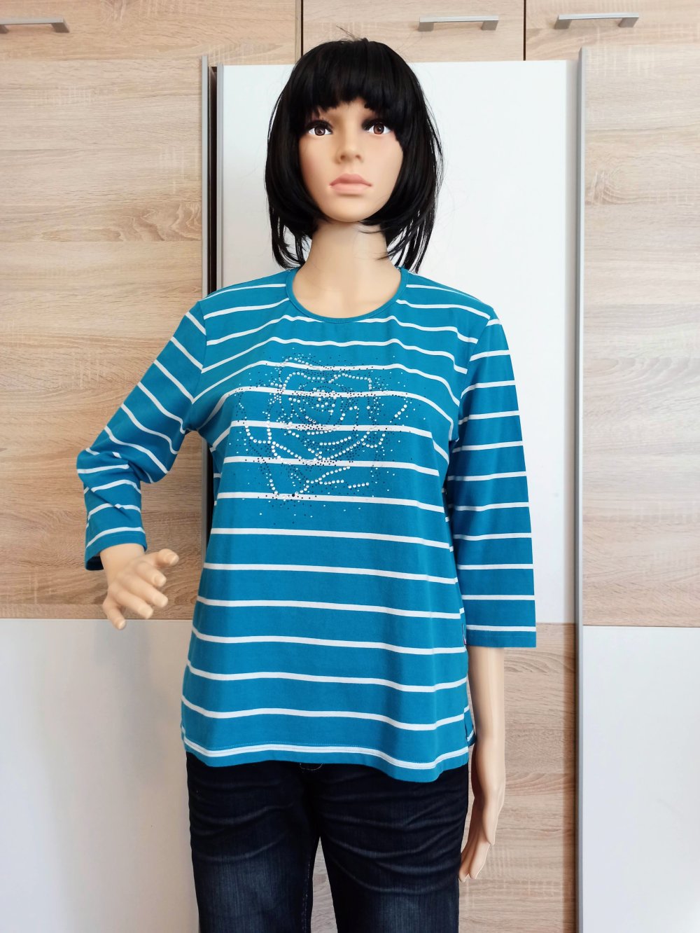 Schöner gestreifter Langarm-Shirt mit Straps Steinen
