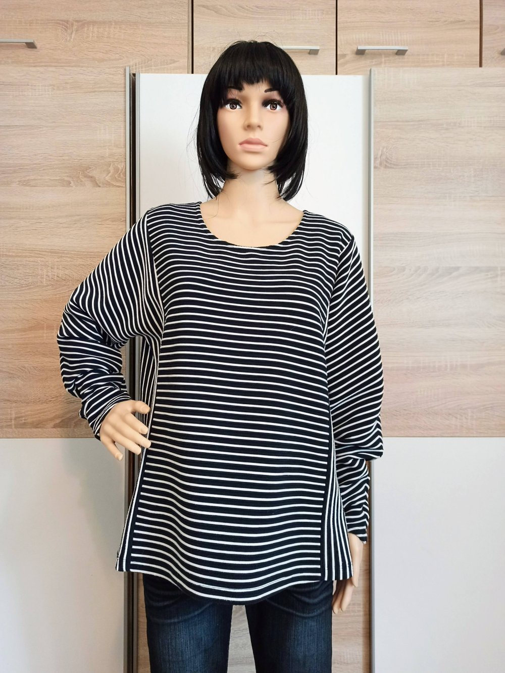Schöner gestreifter Pullover schwarz/weiß von Liberty