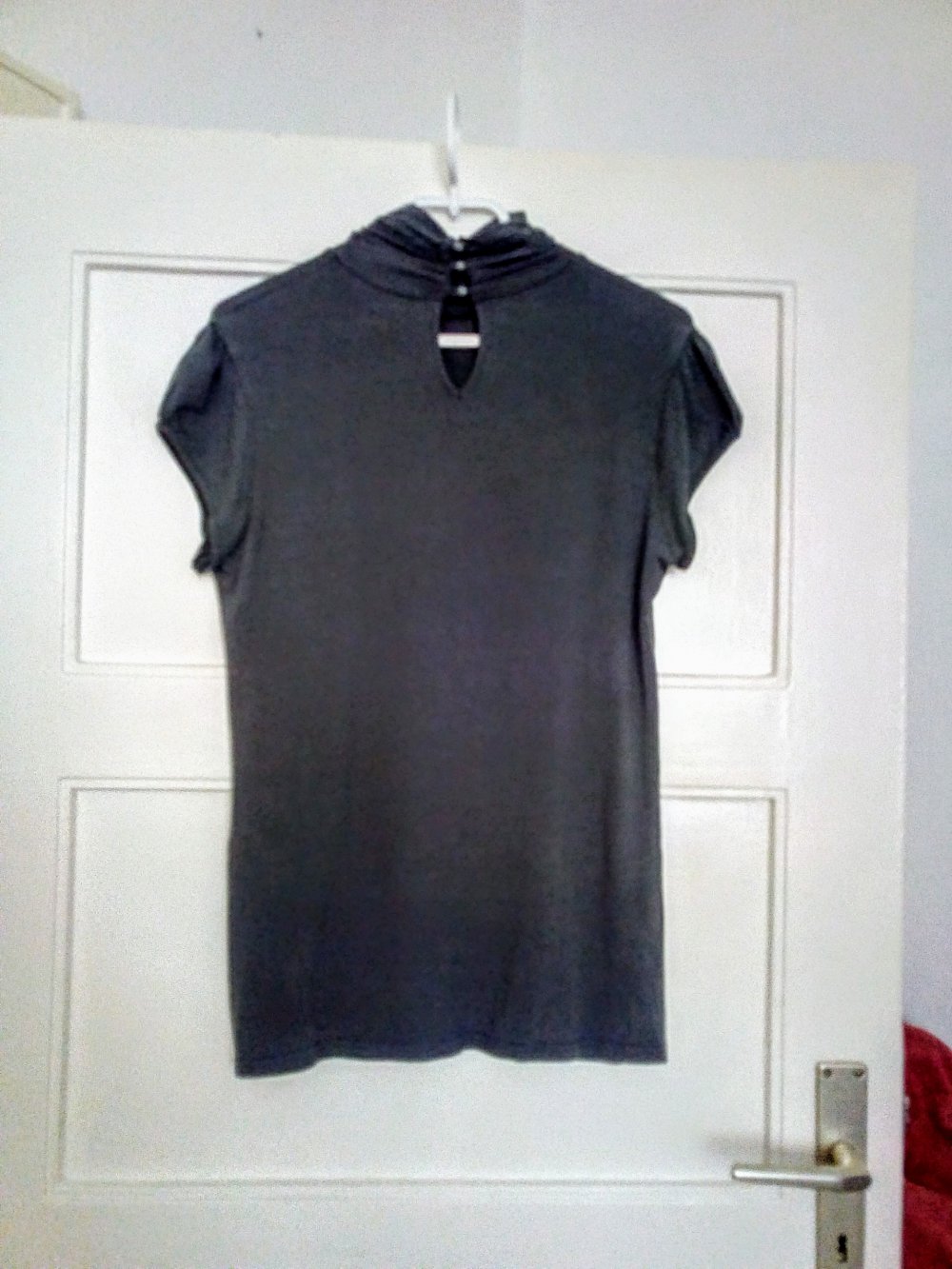 Sehr schönes T-Shirt in Farbe Grau