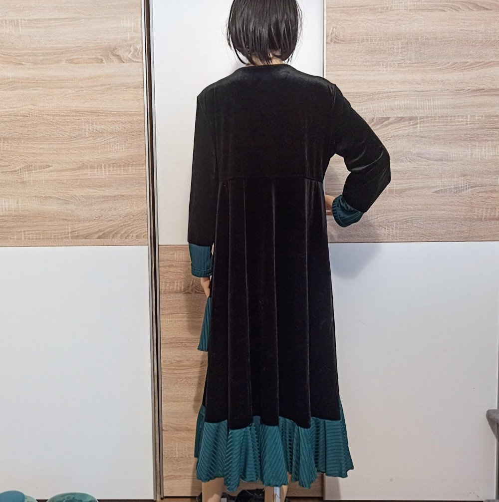 Schönes Kleid in Schwarz/grün