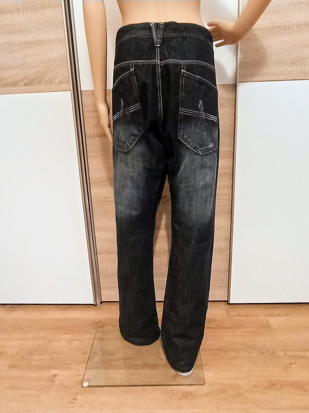 Schöne Jeanshose in dunklem Blau von Camp David