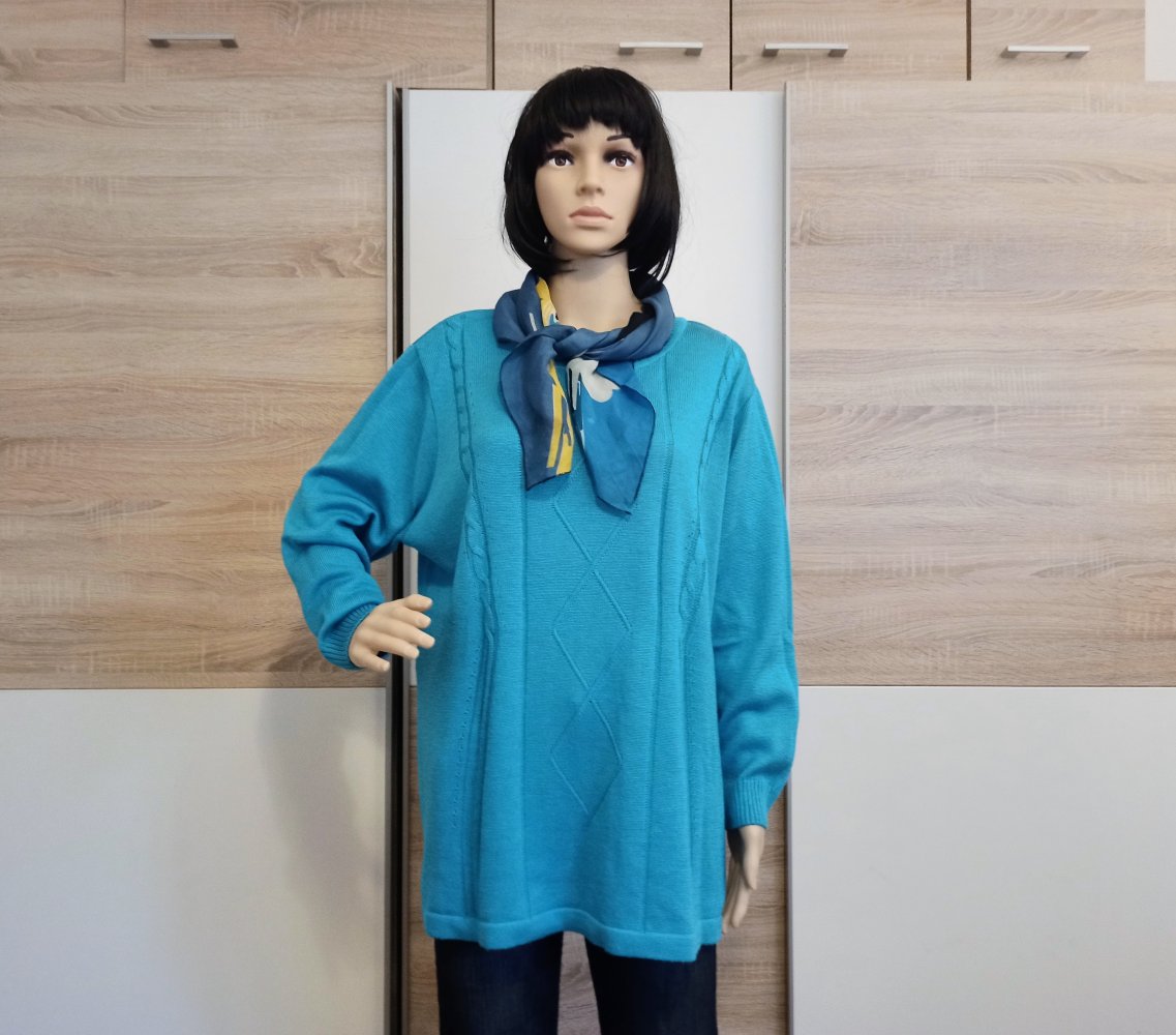 Schöner Pullover in türkis