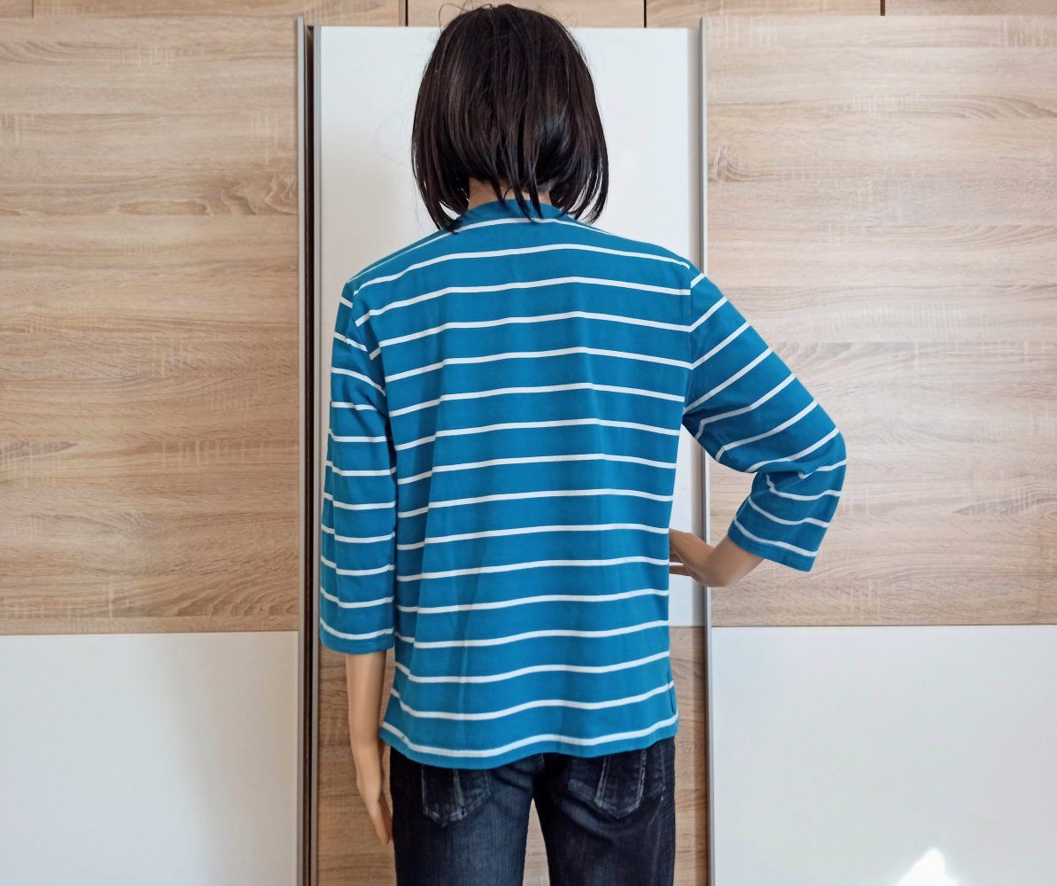 Schöner gestreifter Langarm-Shirt mit Straps Steinen