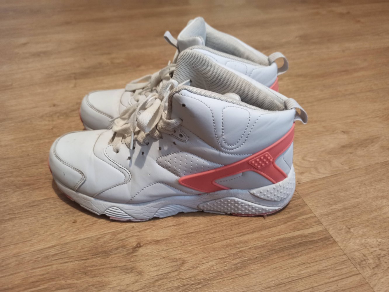 Sehr schöne Sneakers in weiß von Road Star