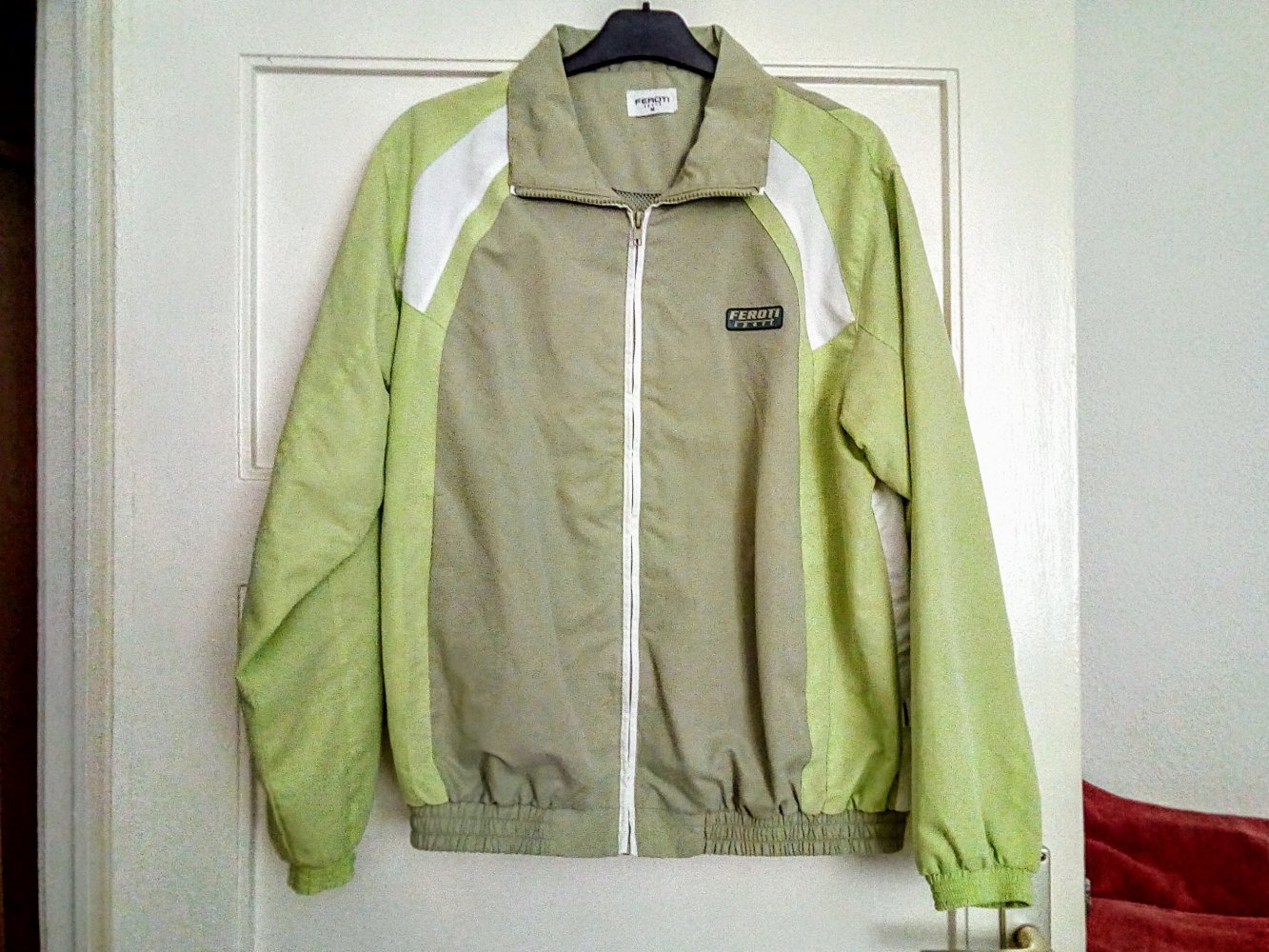 Sehr schöne Übergangsjacke in Farbe Grün von Feroti 